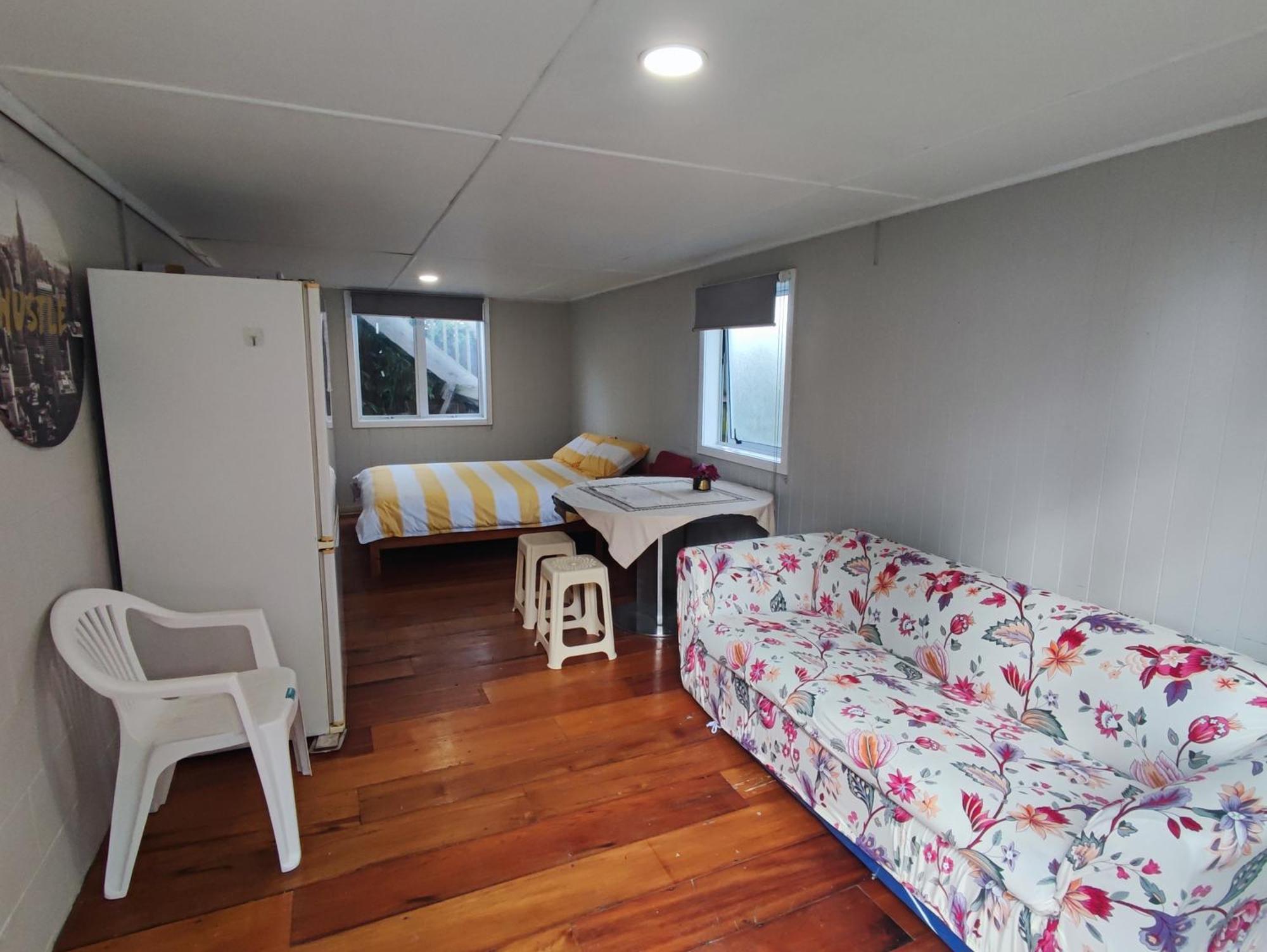 West Side Beautiful And Quiet Homestay *